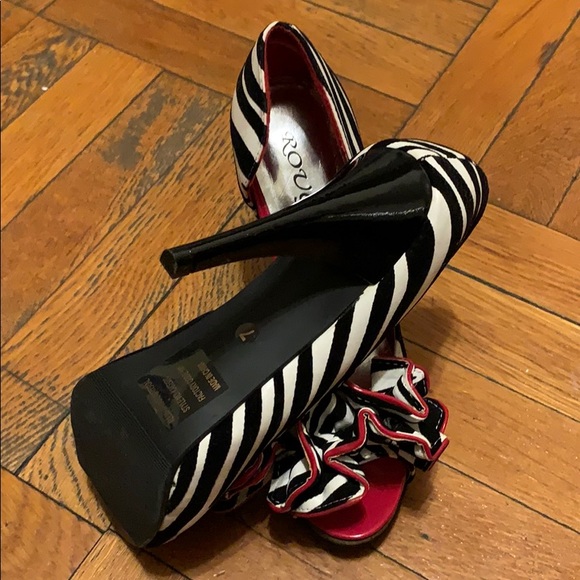 Zebra striped Heels - Picture 2 of 2